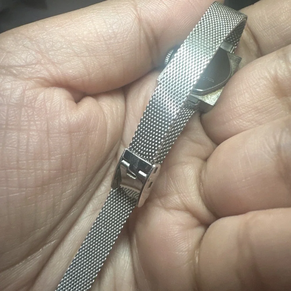 Working Vintage Timex Ladies Silver Dainty Watch Manual Wind Mesh Band 17mm 7in